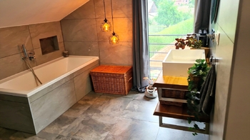 V patře domu je koupelna s vanou - Prodej domu 150 m², Sedlice