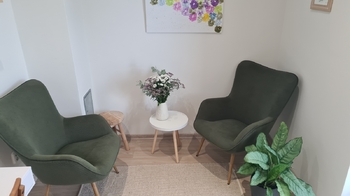 V pracovně je příjemné posezení  - Prodej domu 150 m², Sedlice