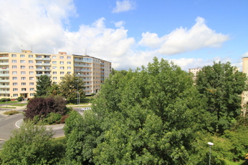 Výhled z kuchyně - Prodej bytu 4+1 v osobním vlastnictví 85 m², Karlovy Vary