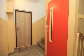 Vchod do bytu - Prodej bytu 4+1 v osobním vlastnictví 85 m², Karlovy Vary