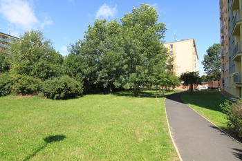 Okolí domu - Prodej bytu 4+1 v osobním vlastnictví 85 m², Karlovy Vary