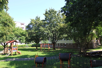 areál školky - Prodej bytu 4+1 v osobním vlastnictví 85 m², Karlovy Vary
