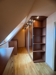 Šatna - Pronájem bytu 3+kk v osobním vlastnictví 161 m², Vodochody