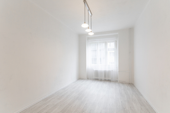 Pronájem bytu 1+1 v družstevním vlastnictví 40 m², Praha 8 - Karlín