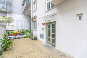 Pronájem bytu 1+1 v družstevním vlastnictví 40 m², Praha 8 - Karlín