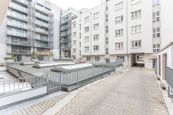 Pronájem bytu 1+1 v družstevním vlastnictví 40 m², Praha 8 - Karlín
