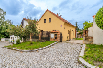 Pohled z ulice - Prodej domu 130 m², Plzeň 