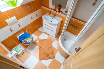Koupelna patro - Prodej domu 130 m², Plzeň