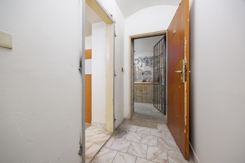 Přístupová chodba k S1,S2,S3 - Prodej obchodních prostor 66 m², Praha 7 - Holešovice