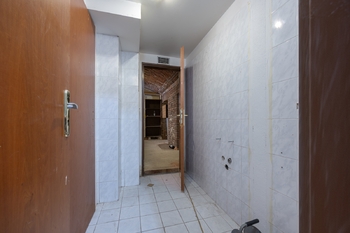Přístupová chodba k S1,S2 - Prodej obchodních prostor 66 m², Praha 7 - Holešovice