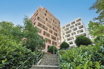 pohled na dům - Pronájem bytu 2+kk v osobním vlastnictví 65 m², Praha 5 - Košíře