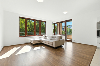 obývací pokoj - foto 2 - Pronájem bytu 2+kk v osobním vlastnictví 65 m², Praha 5 - Košíře