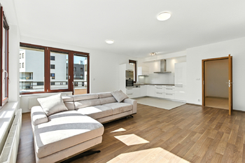 obývací pokoj - foto 1 - Pronájem bytu 2+kk v osobním vlastnictví 65 m², Praha 5 - Košíře 