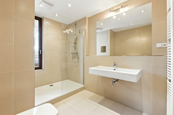 sprchový kout v koupelně - Pronájem bytu 2+kk v osobním vlastnictví 65 m², Praha 5 - Košíře