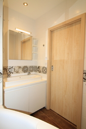 Koupelna - Prodej bytu 3+1 v osobním vlastnictví 74 m², Karlovy Vary
