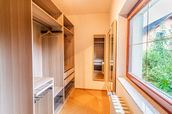 Šatna - Pronájem domu 249 m², Praha 4 - Libuš