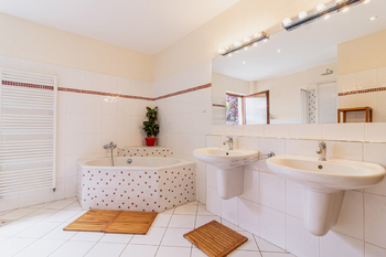 Koupelna - Pronájem domu 249 m², Praha 4 - Libuš