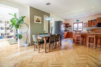 Útulná jídelna - Pronájem domu 249 m², Praha 4 - Libuš