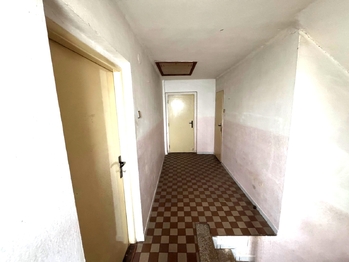 chodba v patře - Prodej domu 115 m², Lázně Bělohrad