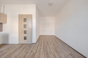 Prodej bytu 1+kk v osobním vlastnictví 23 m², Praha 10 - Uhříněves