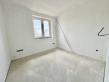 Pokoj č. 2 přízemí - Prodej domu 188 m², Strunkovice nad Blanicí