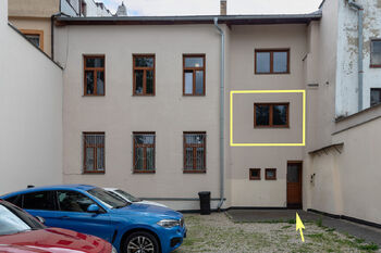 Vstup do budovy ze dvora - Pronájem kancelářských prostor 28 m², Svitavy