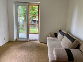 Pokoj v 1.NP - Prodej domu 208 m², Vyžlovka