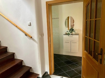 Koupelna - Prodej domu 208 m², Vyžlovka