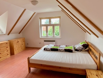 Ložnice - Prodej domu 208 m², Vyžlovka