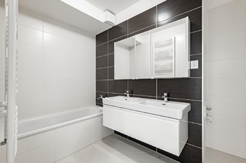 Pronájem bytu 4+kk v osobním vlastnictví 4423 m², Praha 10 - Dolní Měcholupy
