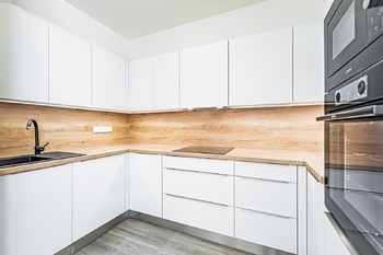 Pronájem bytu 4+kk v osobním vlastnictví 4423 m², Praha 10 - Dolní Měcholupy