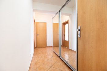 Prodej bytu 1+kk v osobním vlastnictví 49 m², Praha 9 - Kyje