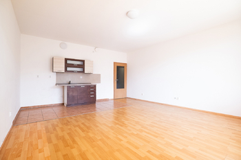 Prodej bytu 1+kk v osobním vlastnictví 49 m², Praha 9 - Kyje