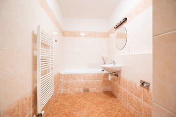 Prodej bytu 1+kk v osobním vlastnictví 49 m², Praha 9 - Kyje
