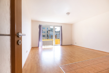 Prodej bytu 1+kk v osobním vlastnictví 49 m², Praha 9 - Kyje