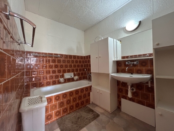koupelna - Prodej domu 100 m², Rýmařov