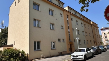 Pohled na dům - Prodej bytu 3+1 v družstevním vlastnictví 91 m², Praha 5 - Košíře