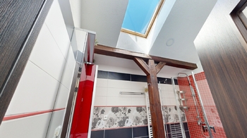 Koupelna - Prodej bytu 3+1 v družstevním vlastnictví 91 m², Praha 5 - Košíře