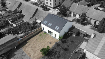 Pohled ze zahrady - Prodej domu 157 m², Měnín