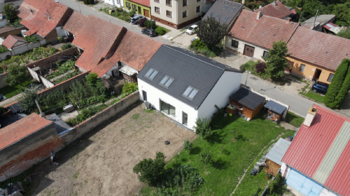 Pohled ze zahrady - Prodej domu 157 m², Měnín