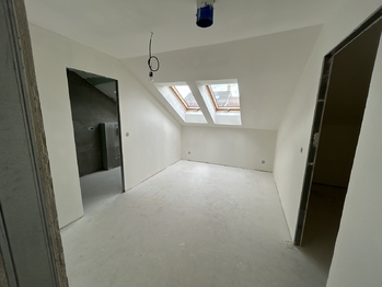 Ložnice aktuální stav - Prodej domu 157 m², Měnín