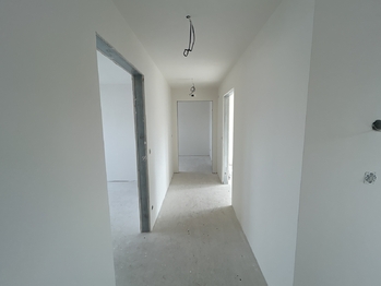 Chodba  aktuální stav - Prodej domu 182 m², Měnín