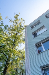 11. Momentka před domem - Prodej bytu 1+1 v osobním vlastnictví 38 m², Frýdek-Místek