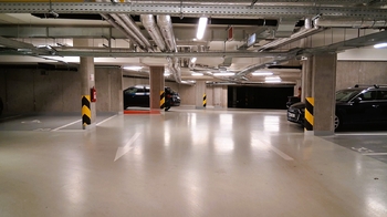 výhled z vjezdu - Prodej garáže 12 m², Praha 10 - Štěrboholy