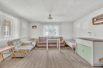 Hlavní místnost - Prodej domu 75 m², Jenišovice