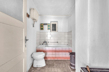 Koupelna s WC - Prodej domu 75 m², Jenišovice