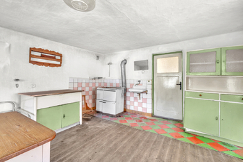 Hlavní místnost - Prodej domu 75 m², Jenišovice