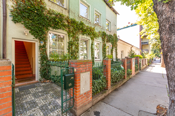 Prodej bytu 6 a více v osobním vlastnictví 199 m², Praha 10 - Strašnice