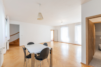 Prodej bytu 6 a více v osobním vlastnictví 199 m², Praha 10 - Strašnice