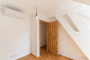 Prodej bytu 6 a více v osobním vlastnictví 199 m², Praha 10 - Strašnice